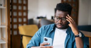 WhatsApp : une arnaque combine appel vidéo et partage d'écran