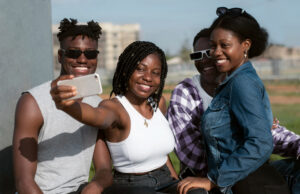 Fêtes et réseaux sociaux : attention aux cyberescrocs qui rôdent Fêtes et réseaux sociaux : attention aux cyberescrocs qui rôdent