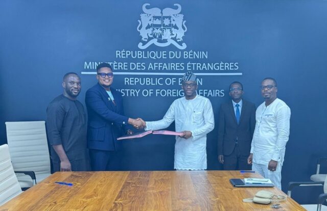 Bénin ePass permet aux citoyens à l'étranger de renouveler leur passeport en ligne.