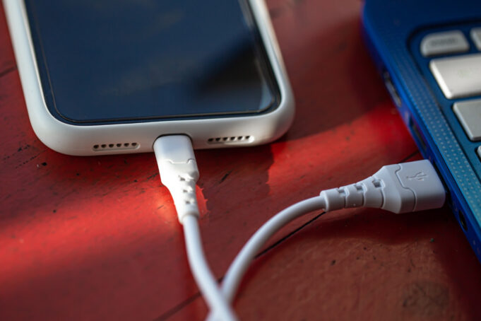 Attention : tous les ports USB ne sont pas sans danger Attention tous les ports USB ne sont pas sans danger