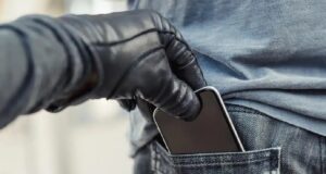 Vols d’iPhone à l’arraché : Apple prépare une fonction antivol  