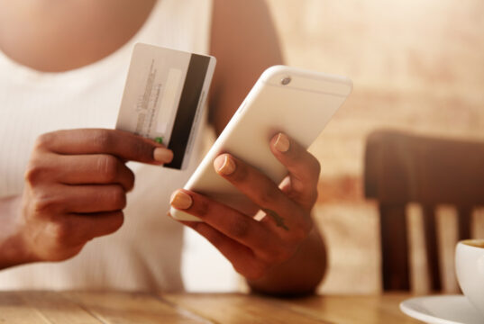Le Ghana teste les paiements mobiles avec le Nigeria et le Rwanda Le Ghana teste les paiements mobiles avec le Nigeria et le Rwanda