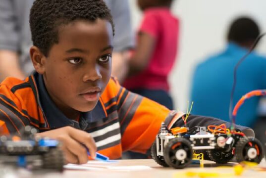 AfriStack initie les jeunes des Lacs aux métiers du numérique AfriStack initie les jeunes des Lacs aux métiers du numérique