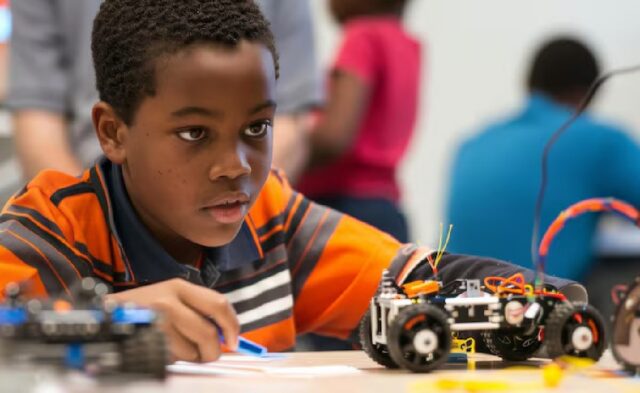 AfriStack initie les jeunes des Lacs aux métiers du numérique AfriStack initie les jeunes des Lacs aux métiers du numérique