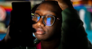 Addiction aux réseaux sociaux : les géants de la tech devant la justice
