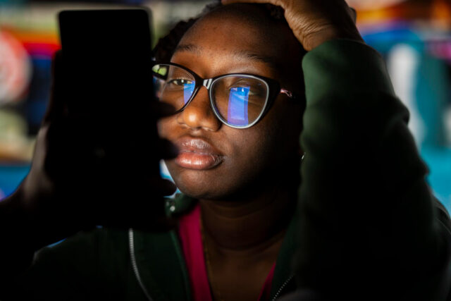 Addiction aux réseaux sociaux : les géants de la tech devant la justice
