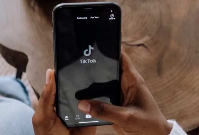 TikTok veut freiner la prolifération des vidéos générées par IA