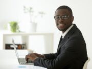 Emploi : l’IA commence à peser sur les postes destinés aux débutants Emploi l'IA commence à peser sur les postes destinés aux débutants