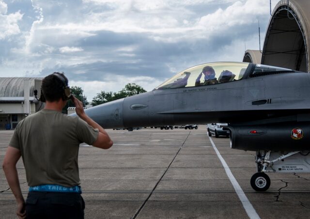 L'IA aux commandes d'un avion F-16 un test réussi aux États-Unis