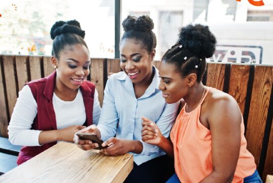 Sahara v2.5 : une IA qui comprend les mélanges de langues africaines Sahara v2.5 une IA qui comprend les mélanges de langues africaines