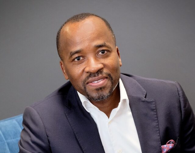 Hardy Pemhiwa, président-directeur général de Cassava Technologies Cassava Technologies devient revendeur agréé de Claude en Afrique