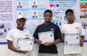 Trois lycéens togolais découvrent la robotique et l’IA en Chine Trois lycéens togolais découvrent la robotique et l’IA en Chine