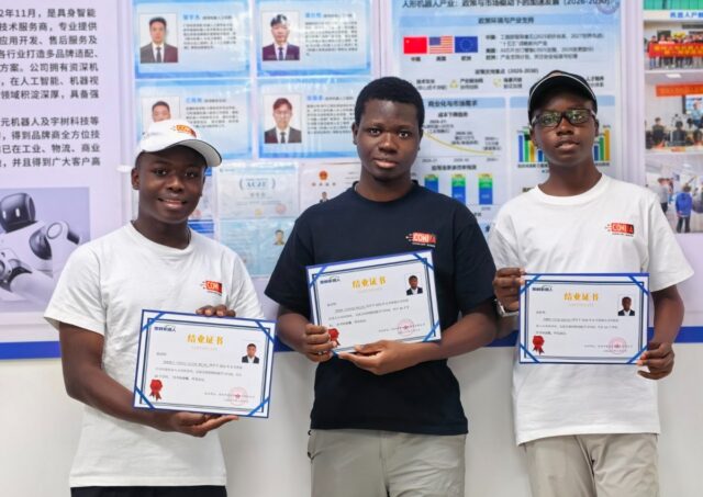 Trois lycéens togolais découvrent la robotique et l’IA en Chine Trois lycéens togolais découvrent la robotique et l’IA en Chine